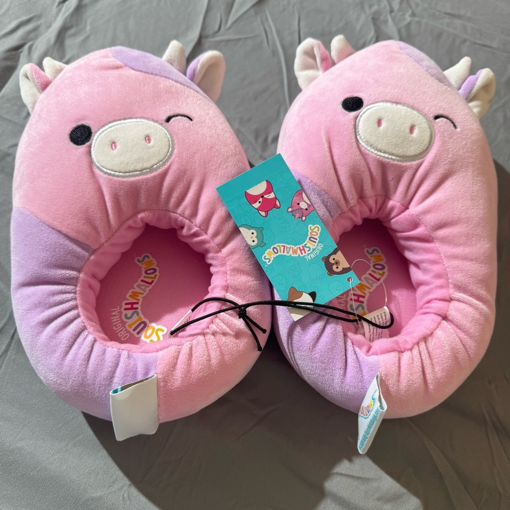 NEW Squishmallow Patty the Cow slippers kids Size: 4-5